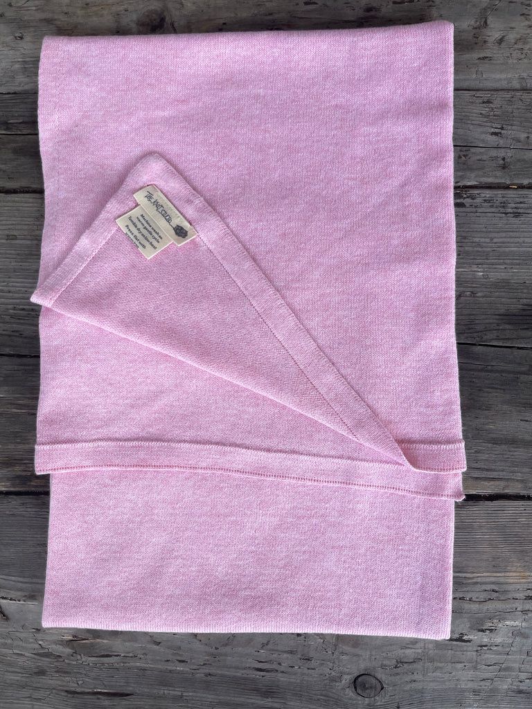The finest 100% organic cotton, perfect for baby bassinet. Swaddle is pure cotton so safe for baby to sleep. Warm in winter and cool in summer. Choose from our stunning range of block colours and melange. Australian made and owned
