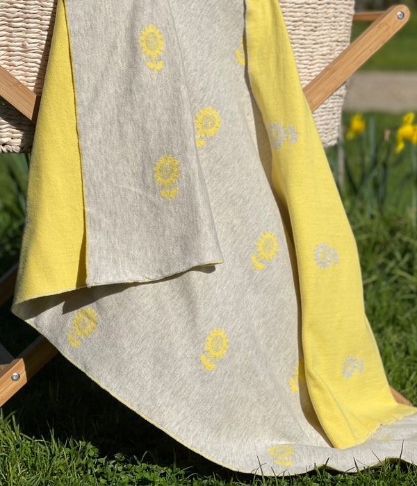 The cutest flower you ever did see. Our Fine Knit sunflower design will bring a smile to baby and toddler alike. Knitted in our studio on The Mornington Peninsula, Victoria, Australia, this blanky will become a security favourite. Pure and soft knitted from Organic Cotton, with a choice of on trand fashion colours. This is Oatmeal and Lemon